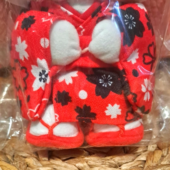 ❤️Hello Kitty Limited Edition Red 👘 Kimono Standing Plush❣️ - Picture 8 of 8